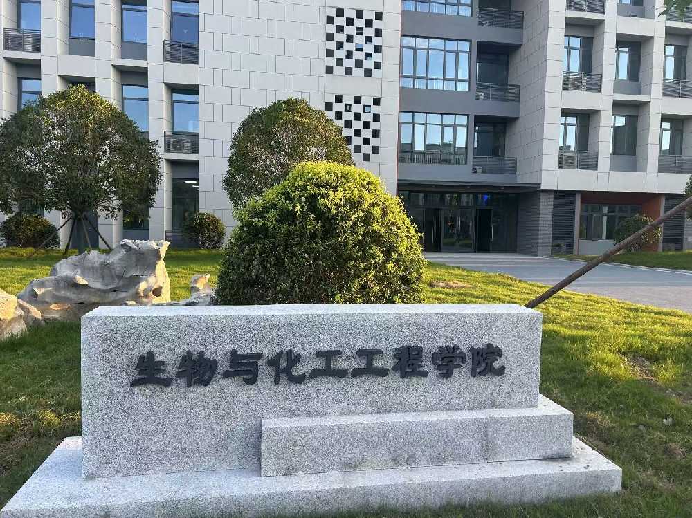 阳明区扬州职业大学体育场高杆灯项目